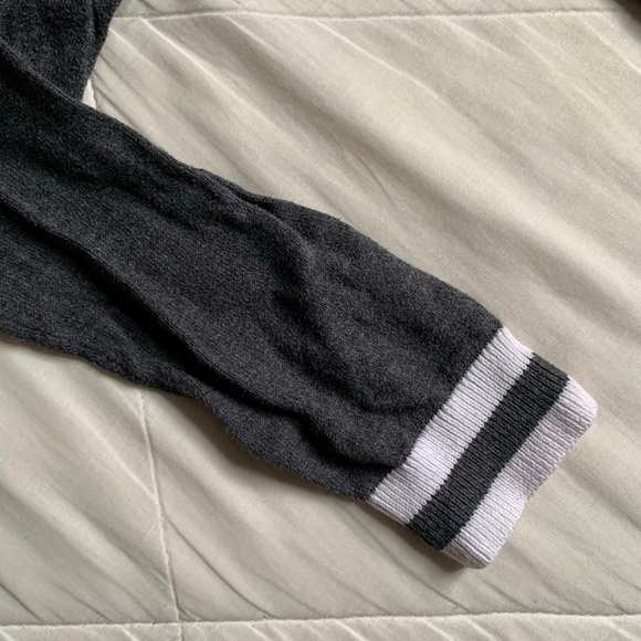 Old Navy women's gray v-neck collegiate sweater with white trim, size small - Picture 3 of 4